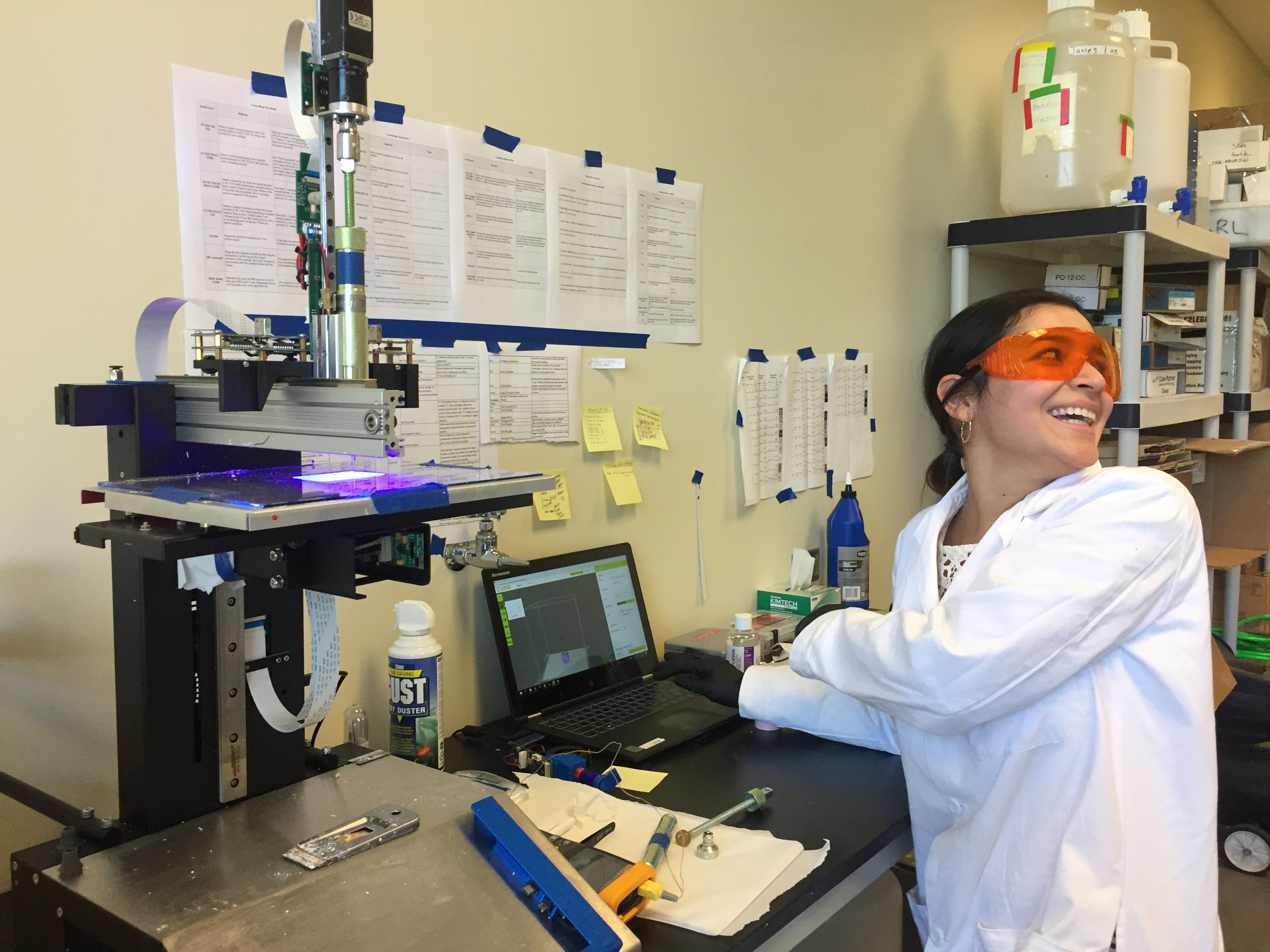 SAMD student in lab